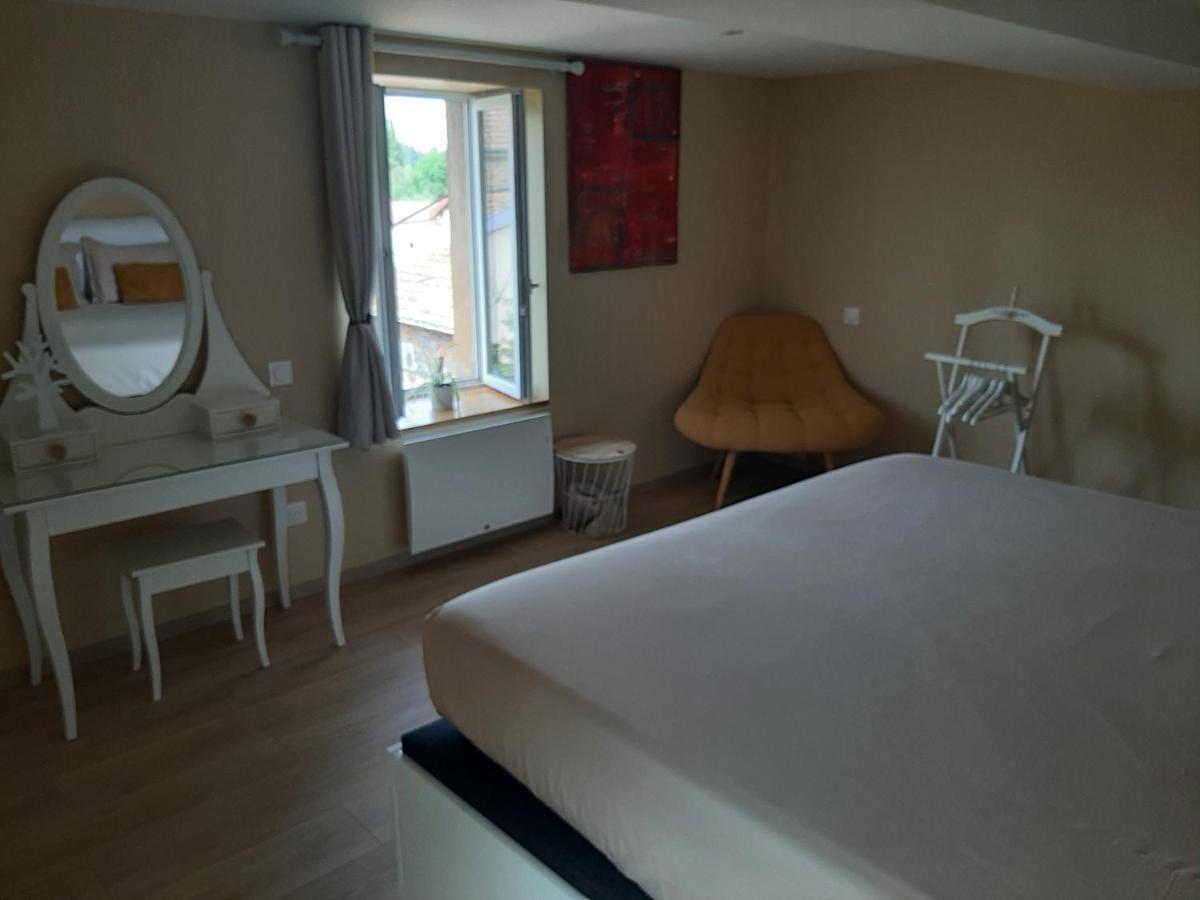 Superbe appartement dans résidence privée au calme Amplepuis Extérieur photo