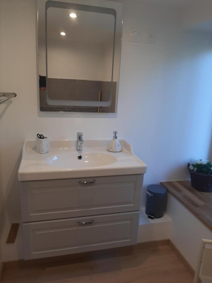 Superbe appartement dans résidence privée au calme Amplepuis Extérieur photo